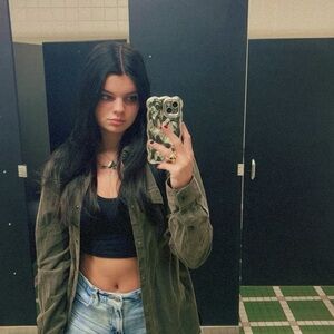 Meet your Posher, Avery